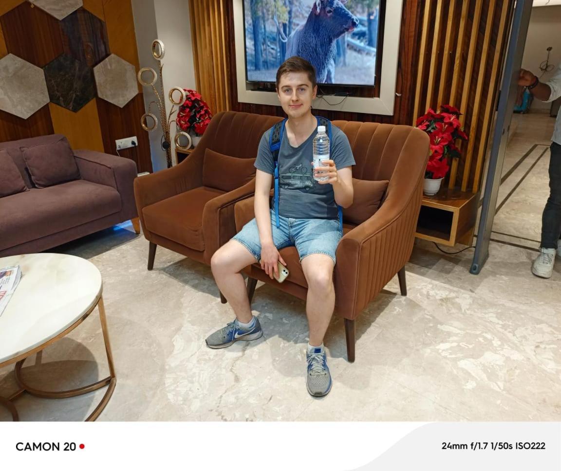 Hotel Glitz - Walk In From New Delhi Railway Station Екстериор снимка