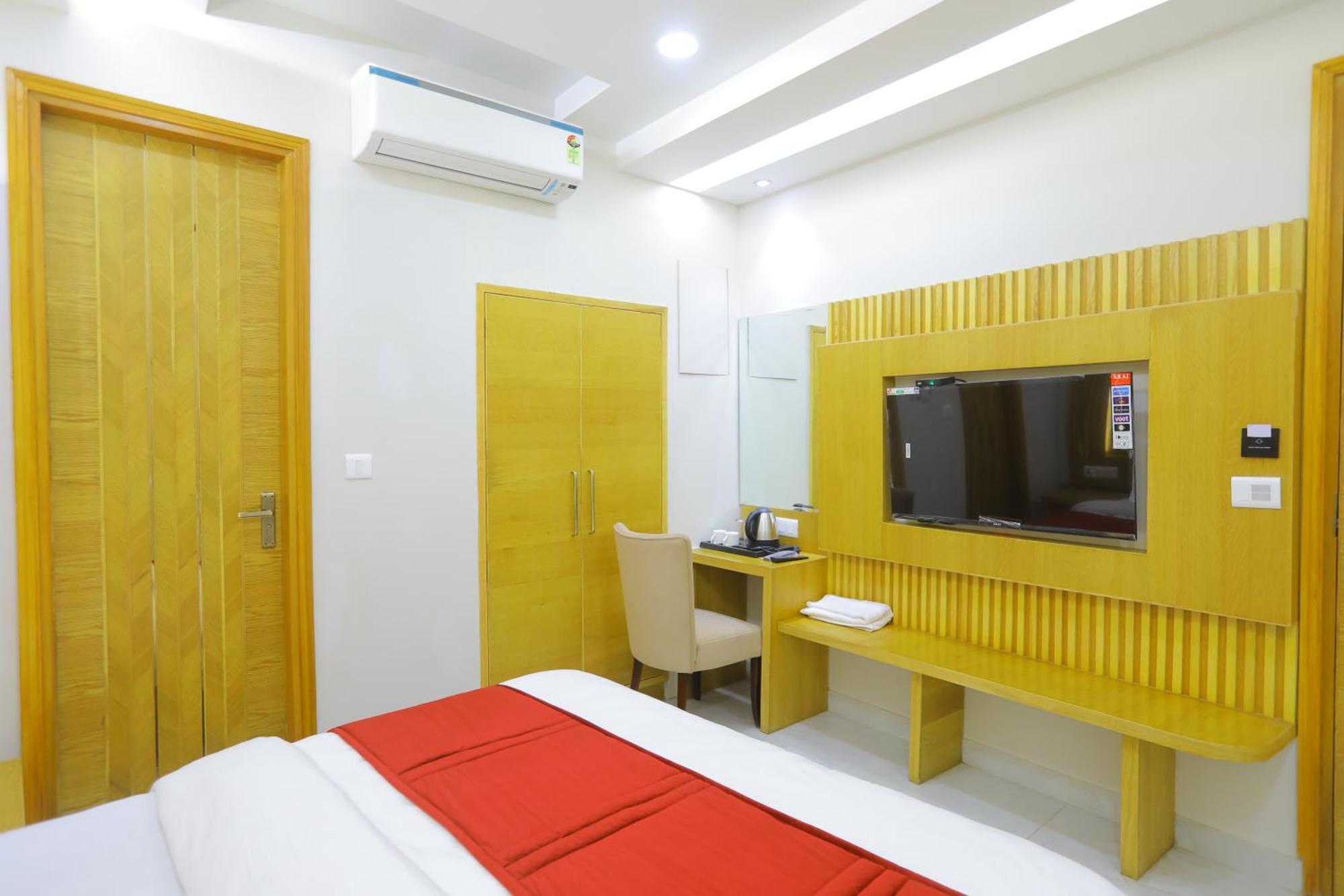 Hotel Glitz - Walk In From New Delhi Railway Station Екстериор снимка