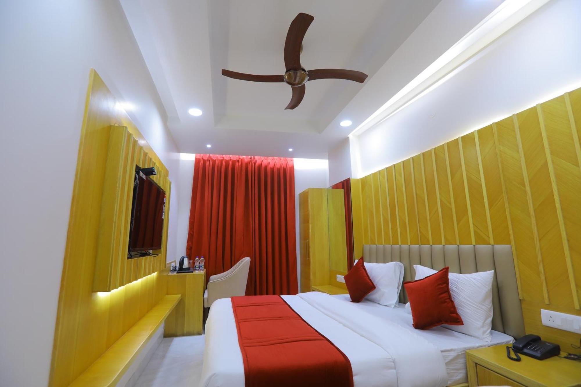Hotel Glitz - Walk In From New Delhi Railway Station Екстериор снимка
