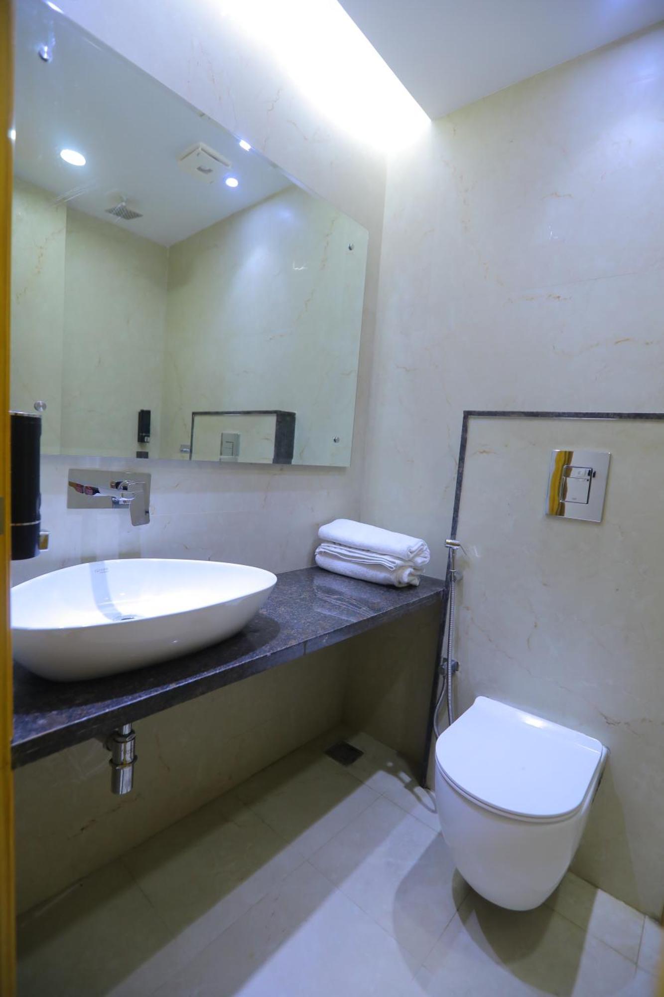 Hotel Glitz - Walk In From New Delhi Railway Station Екстериор снимка