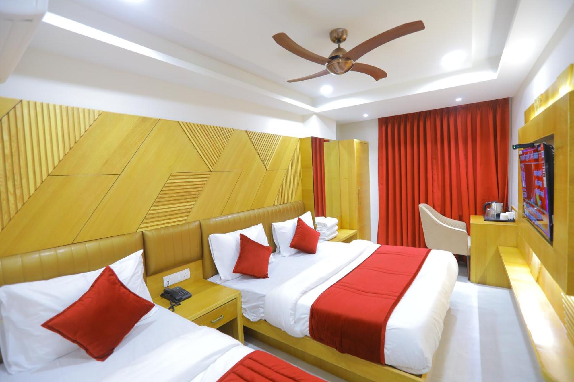 Hotel Glitz - Walk In From New Delhi Railway Station Екстериор снимка