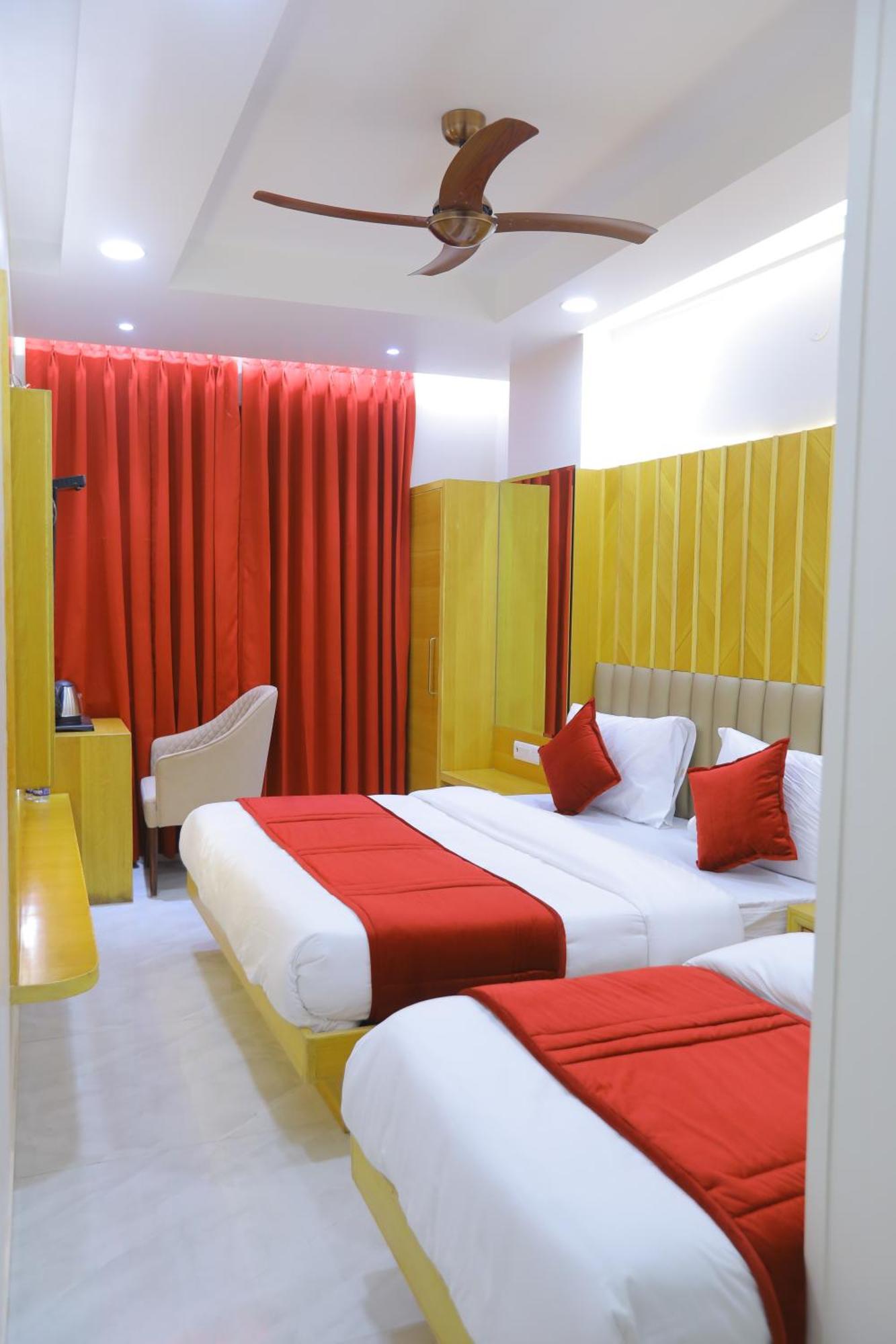 Hotel Glitz - Walk In From New Delhi Railway Station Екстериор снимка