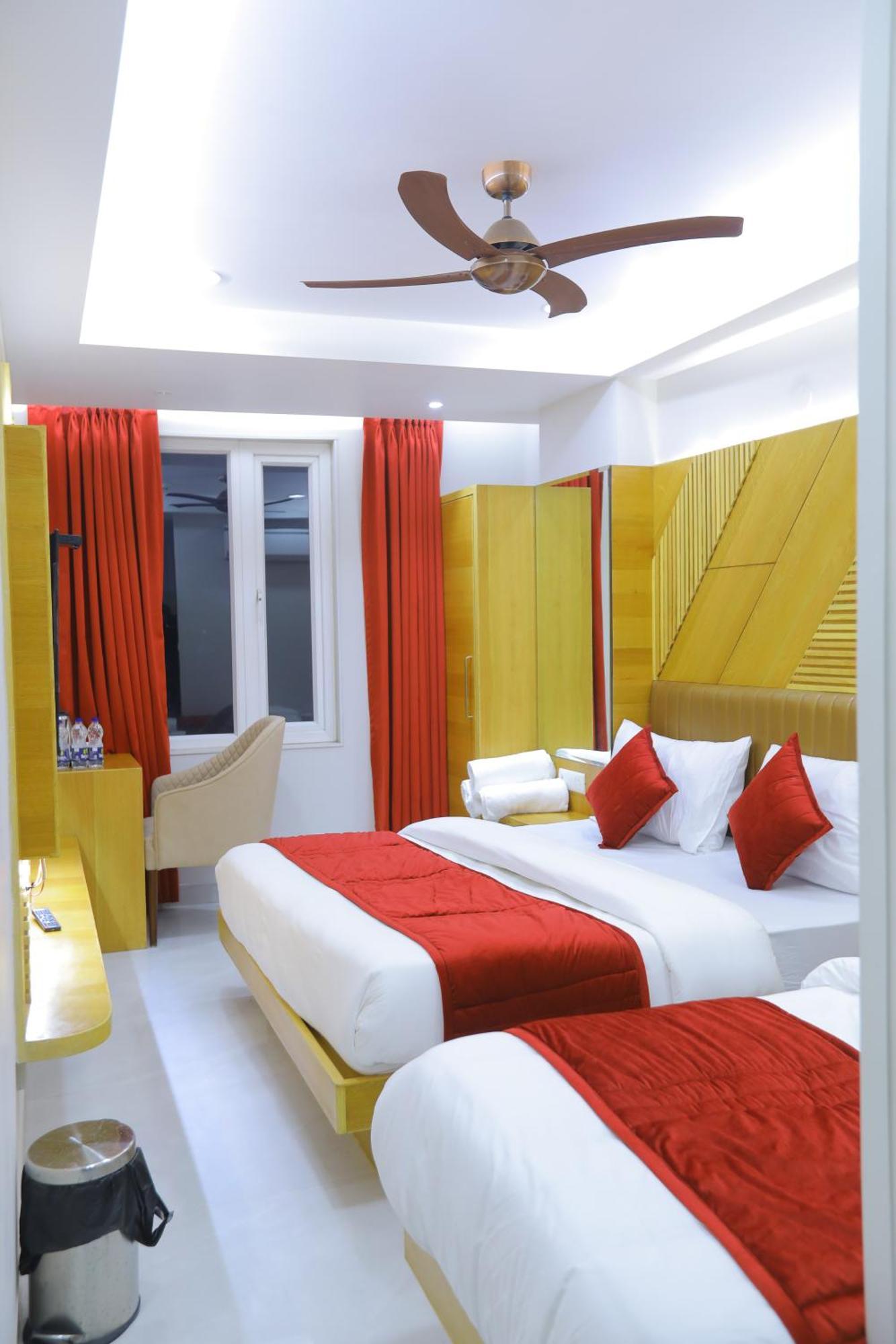 Hotel Glitz - Walk In From New Delhi Railway Station Екстериор снимка