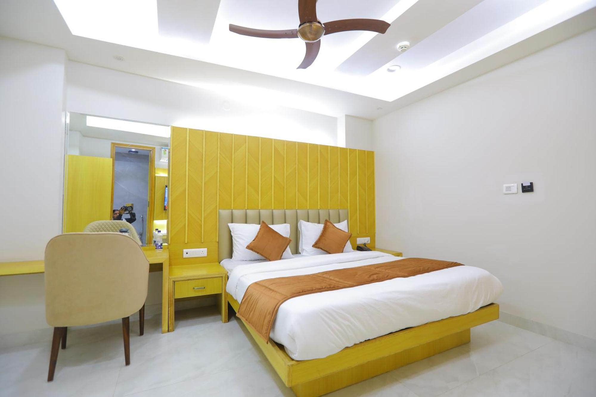Hotel Glitz - Walk In From New Delhi Railway Station Екстериор снимка