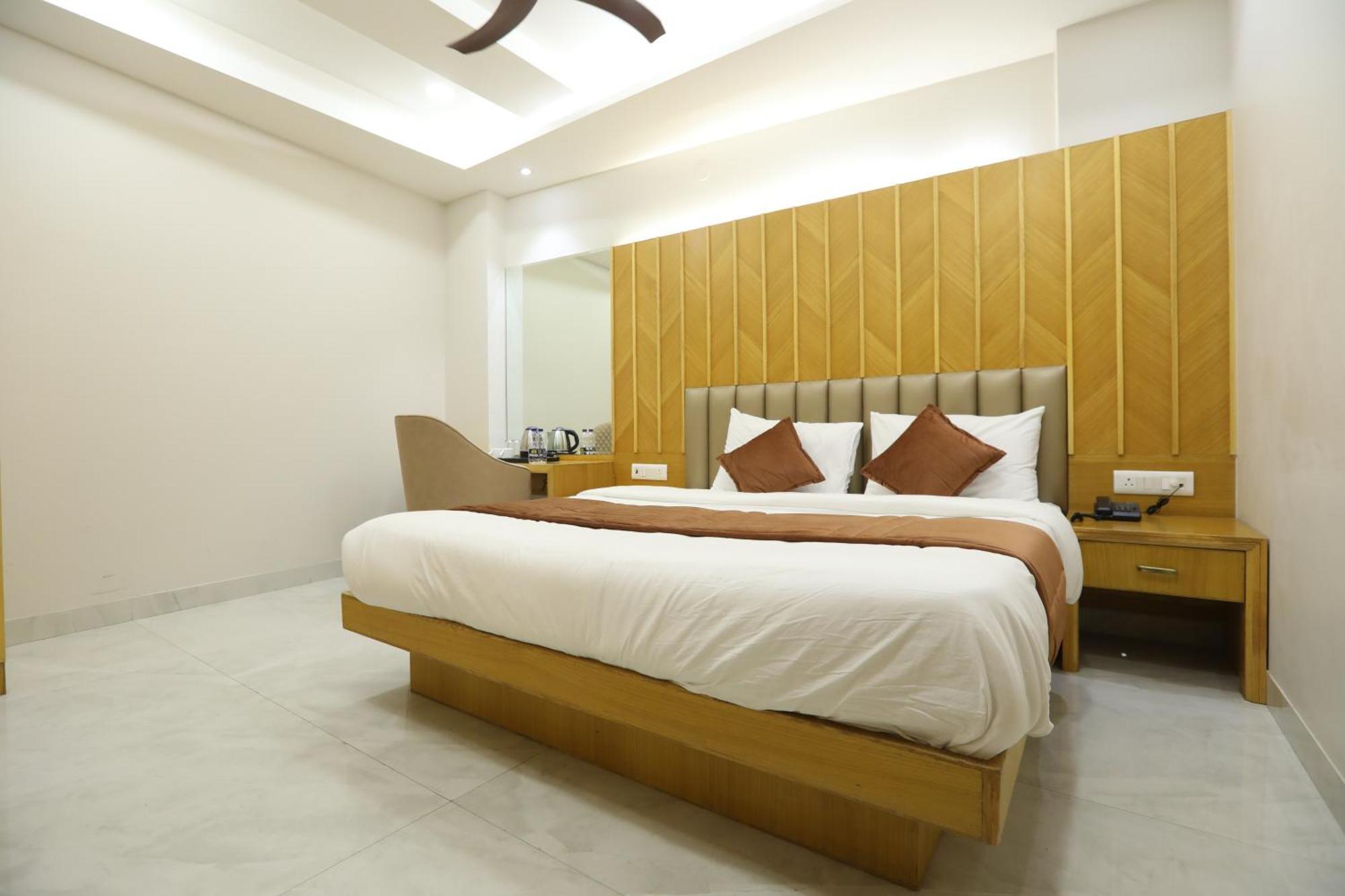 Hotel Glitz - Walk In From New Delhi Railway Station Екстериор снимка